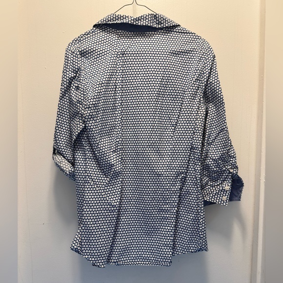 Van Heusen Medium 3/4 sleeve button down - Picture 7 of 7